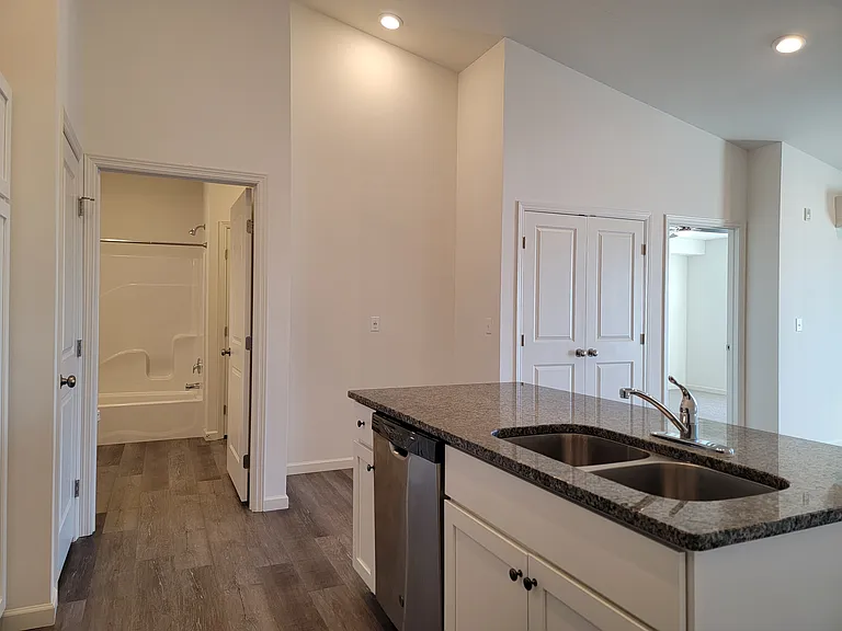 4520 Commerce St #304 — Photo 5