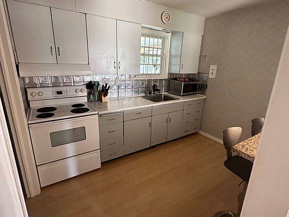 4th image of 206 Marilyn Dr #1