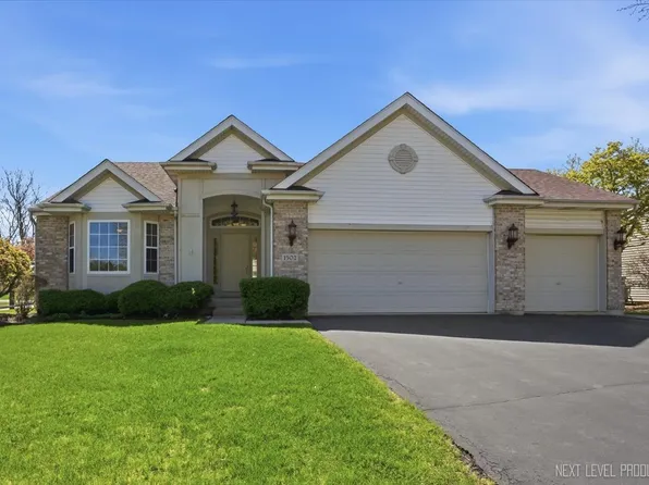 1502 Hartsburg Ln, North Aurora, IL 60542