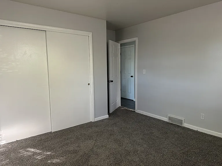 3221 Holiday Dr — Photo 9