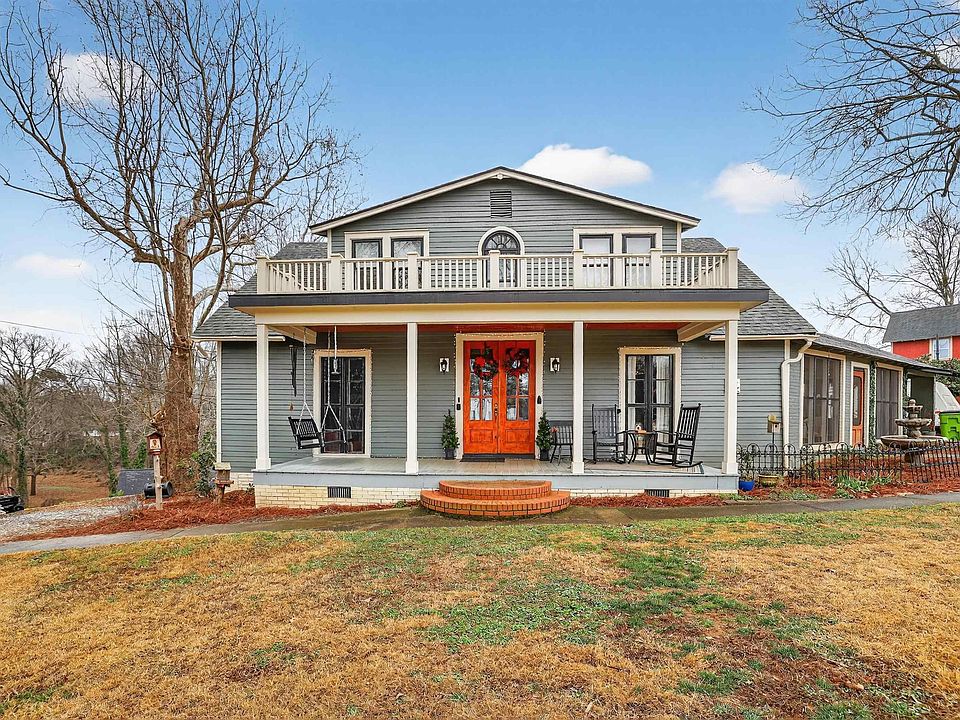 1st image of 200 E Greenwood St