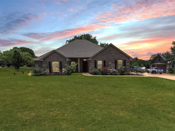 189 Lost Oak Dr, Azle, TX 76020