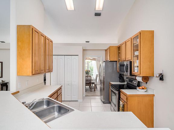 4th image of 3193 Forest Creek Dr