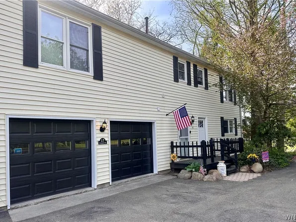 17 Prospect St, Forestville, NY 14062