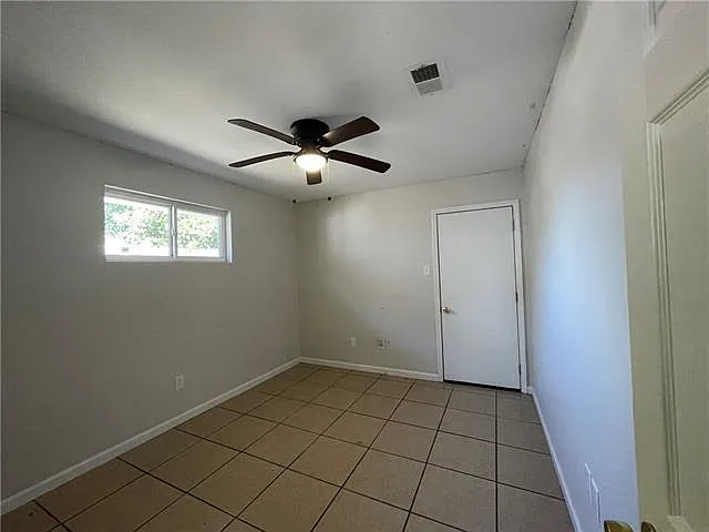 3207 1/2 Jackson Blvd — Photo 12