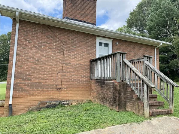710 Hairston St, Walnut Cove, NC 27052
