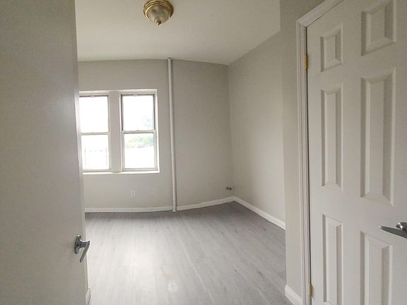 3rd image of 18232 Hillside Ave