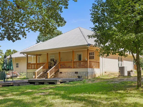 307 Dennis Rd, Trenton, GA 30752