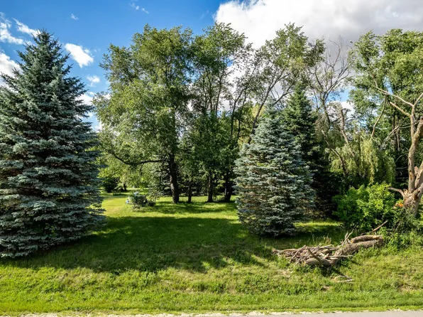 304 Briar Cliff St SW, Poplar Grove, IL 61065