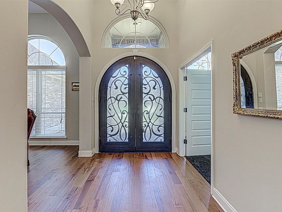 3rd image of 105 Arbors Cir