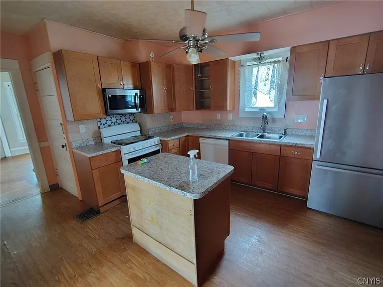 2331 Midland Ave — Photo 6