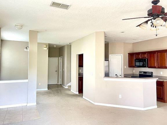 3rd image of 3620 San Jacinto Cir