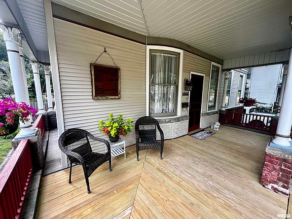 4th image of 1086 N Cherry St