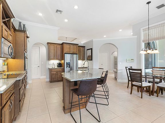 2nd image of 5042 Forest Dale Dr