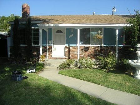 Front of Property offers Grassy Lawn and  Tree