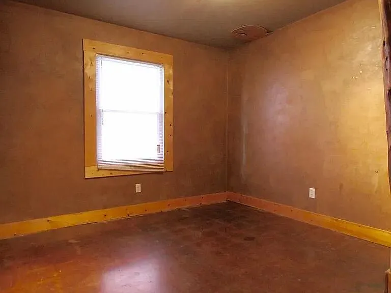 557 N Limestone #1 — Photo 5