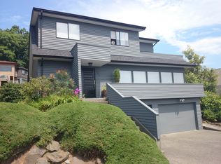 414 Comstock Pl, Seattle, WA 98109