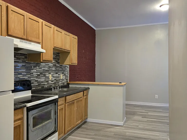 6 Main St #1 — Photo 1