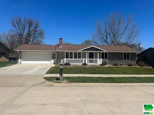 1541 E 8th St, Sheldon, IA 51201