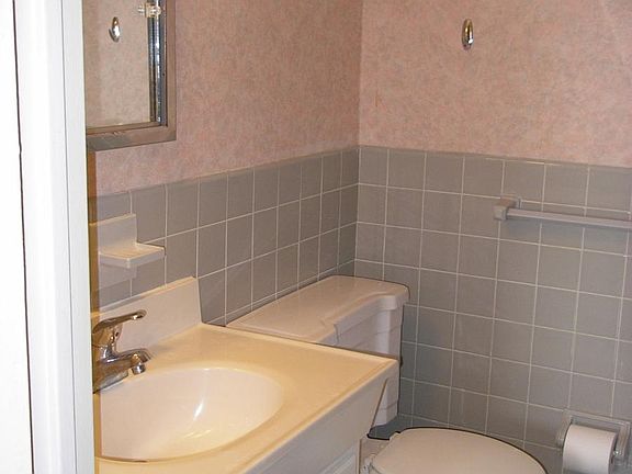 3rd image of 1301 N Harrison St APT 1208