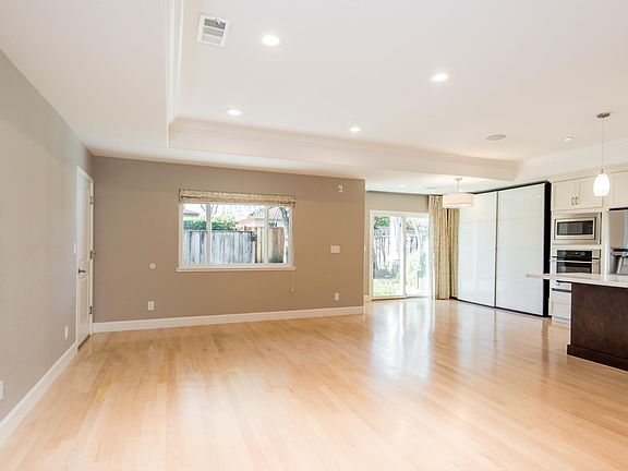 3rd image of 638 E McKinley Ave