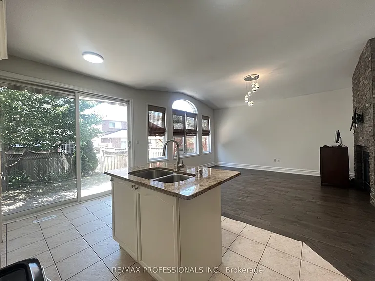 3895 Henrietta Way #MAIN — Photo 8