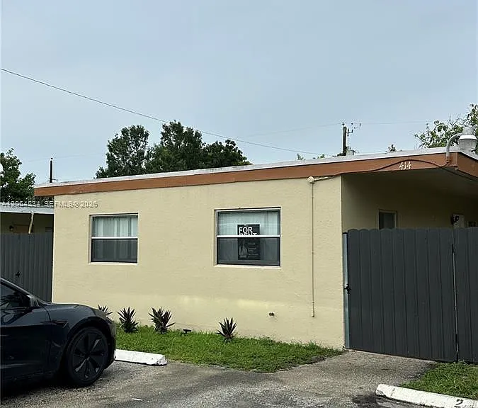 414 NW 15th Way #A — Photo 1