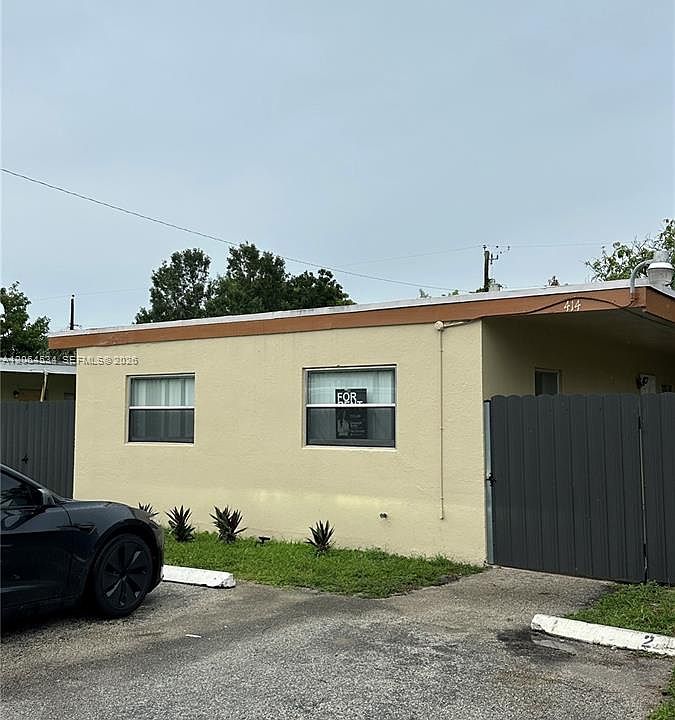 1st image of 414 NW 15th Way #A