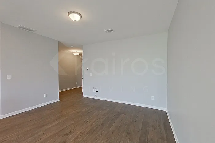 206 Long Island Dr — Photo 2