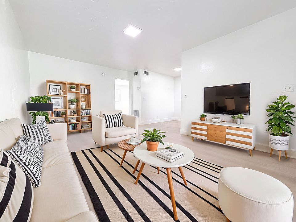 1st image of 1100 S Broadway #202