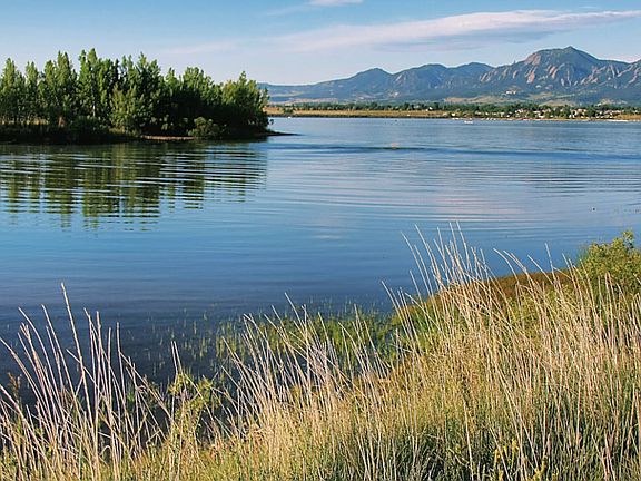 Boulder Reservoir less than 10 minutes away!