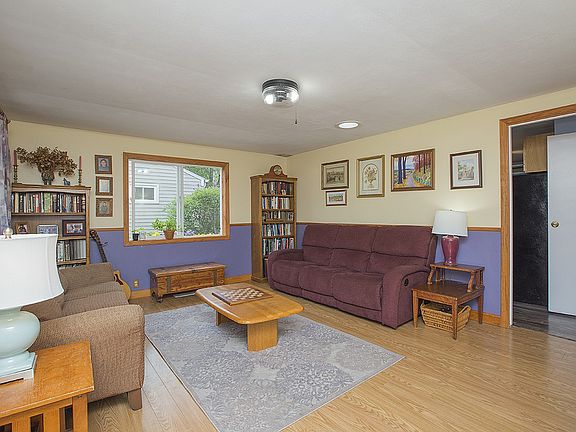 3rd image of 729 Manchester Dr