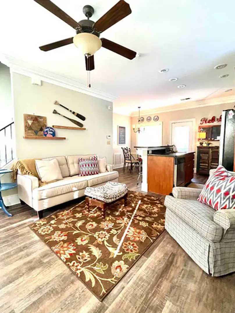 3 bed/3 bath Furnished/Unfurnished — Photo 2