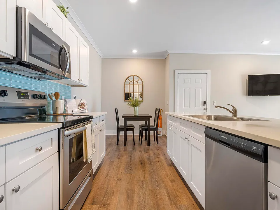 The Pointe Grand Apartment Homes