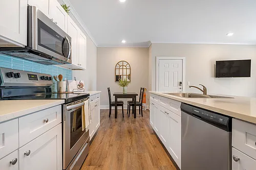 The Pointe Grand Apartment Homes Photo 1