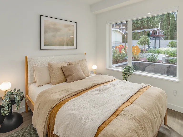 633 Gardena Dr — Photo 2