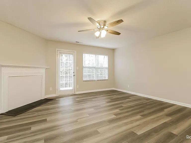 310 Creekview Dr — Photo 6