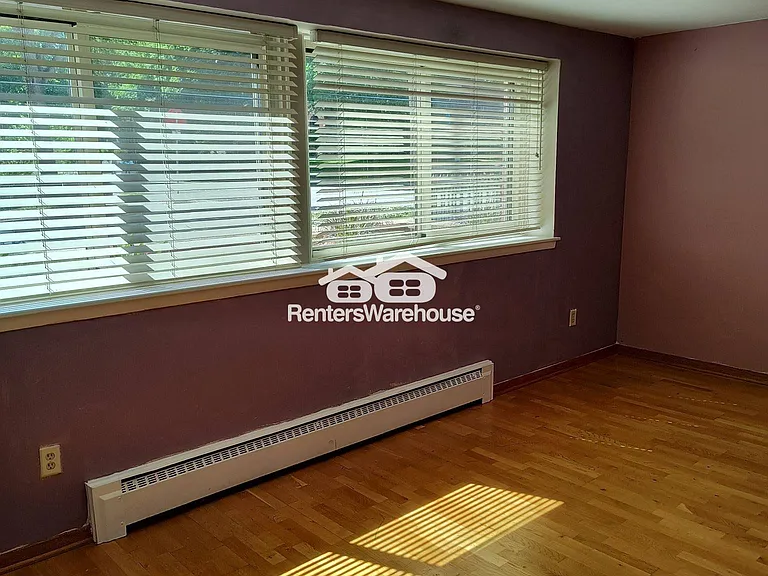 1901 Emerson Ave S #102 — Photo 7