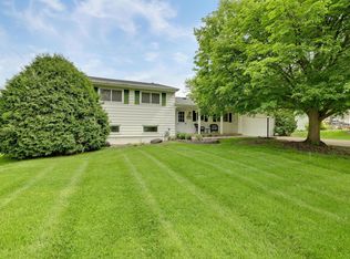 11418 Friar Ln, Minnetonka, MN 55305