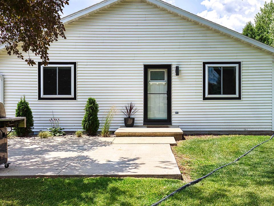 W7012 Shea Rd, Menasha, WI 54952