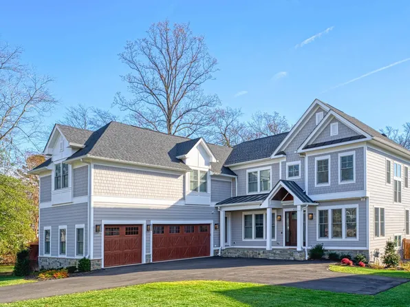 327 Owaissa Rd SE, Vienna, VA 22180