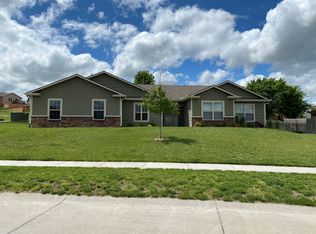 205 Highland Grove Dr, Manhattan, KS 66503