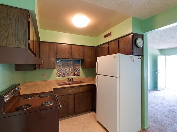 4th image of 605 Royal Crest Cir #5