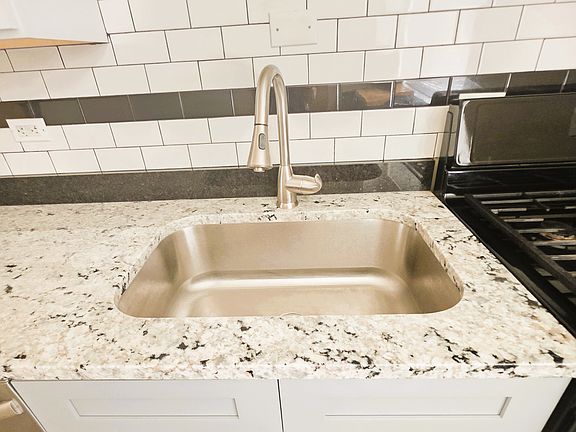 5th image of 8460 Skokie Blvd #1