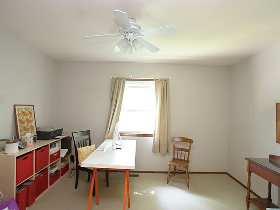 4th image of 1710 Southview Dr