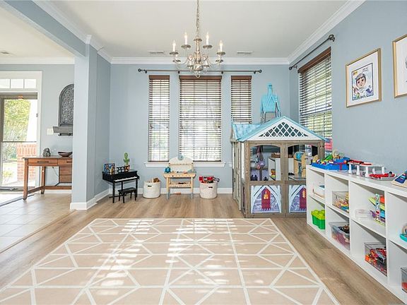 5th image of 2209 Tuliptree Cir