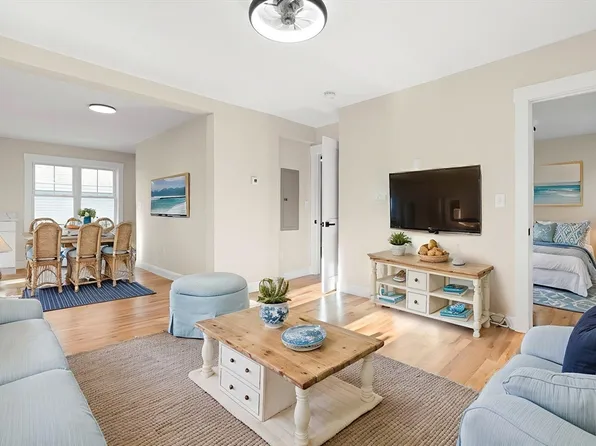 20 Beacon St Unit 2, Gloucester, MA 01930