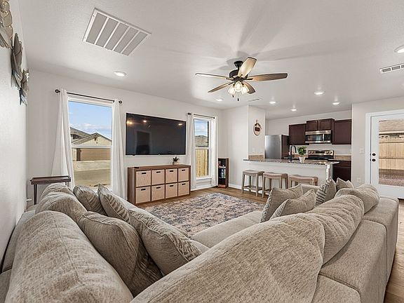 4th image of 401 Boxelder Dr