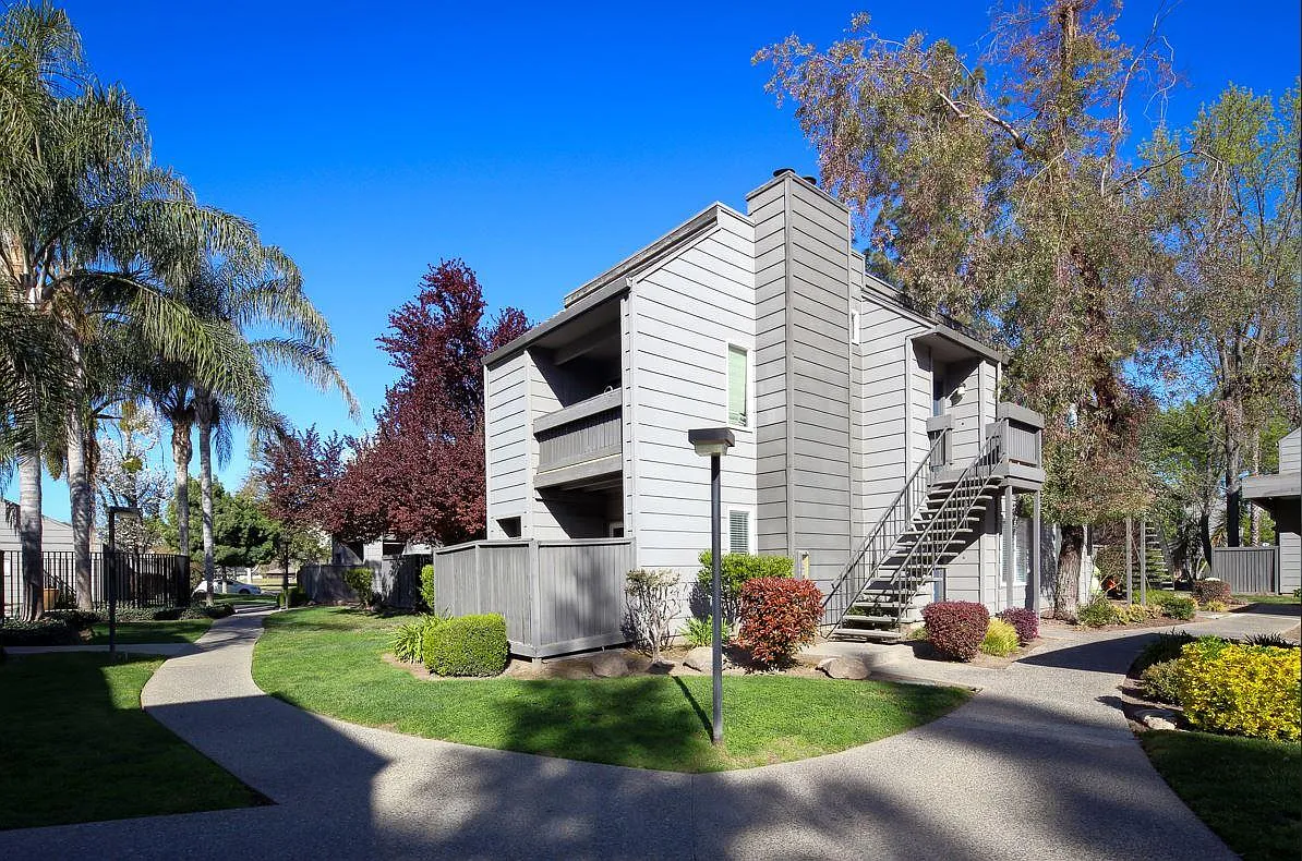 Stoneybrook Apartments — Photo 4