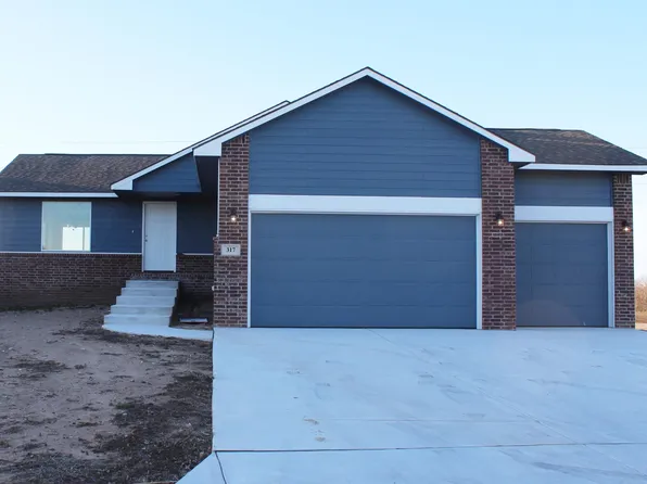 317 Springlake Dr, Newton, KS 67114